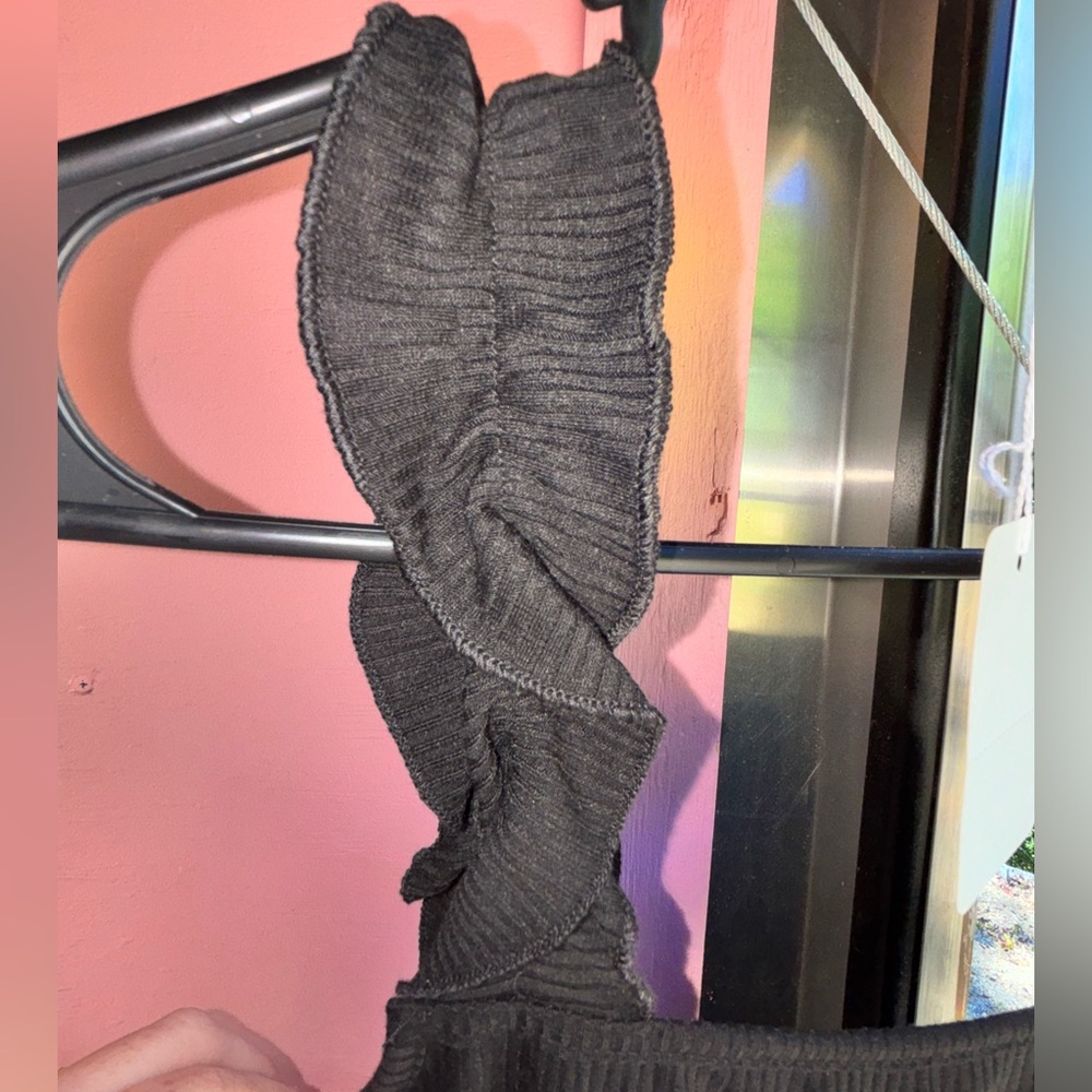 Black Ribbed Square-Neck Tank wit Ruffle Straps NWT❤️ - Picture 2 of 6